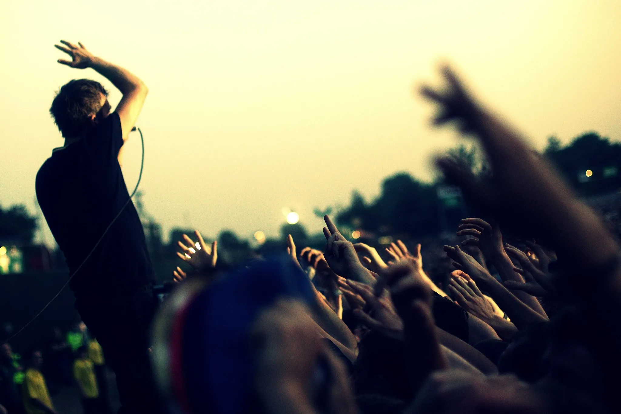 Hand in hand through their (Hyde) Parklife